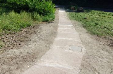 The sidewalk leading to the Jónásch settlement has been completely renewed